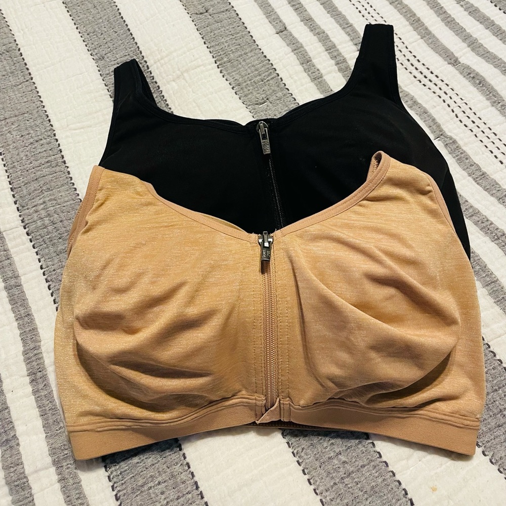 2 VS High Impact Sport Bras Size 34DD